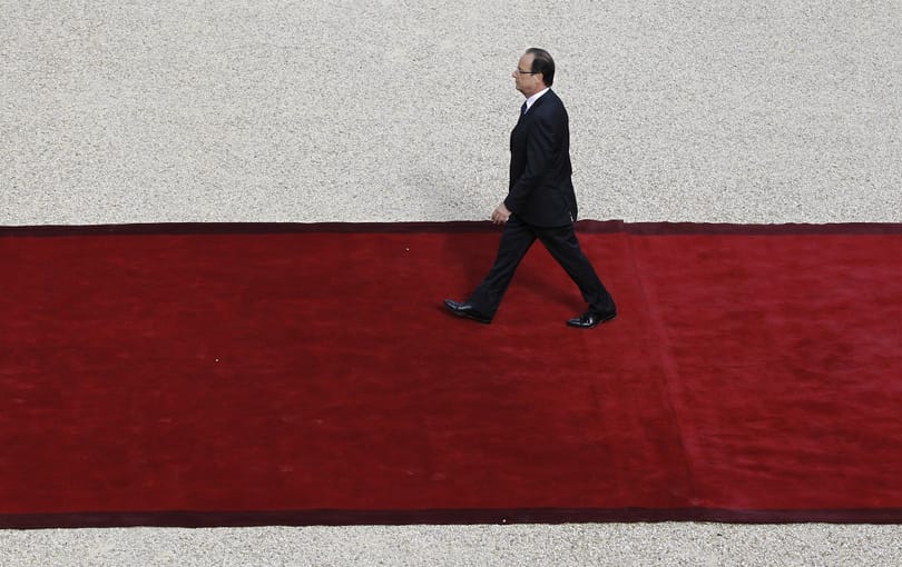 Megvágja az állami cégvezetők fizetését a francia kormány