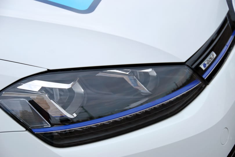 Váltana elektromos autóra, ha egy 10 milliós autó árából hárommilliót engednek? 