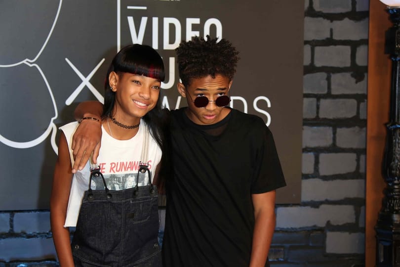 Miért fekszik egy ágyban Will Smith 13 éves lánya egy 20 éves férfival?