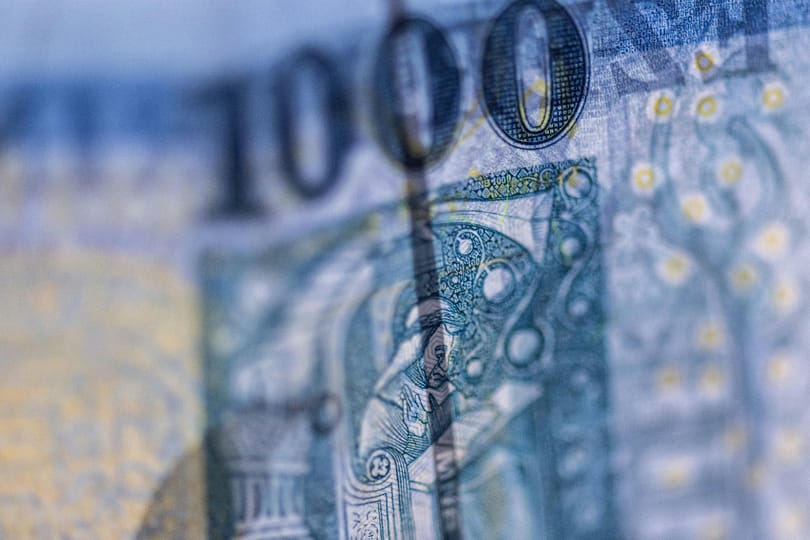Londoni pénzügyi elemzők szerint a forint erősödésével járhat, ha Orbán Viktor elveszíti a 2026-os választást