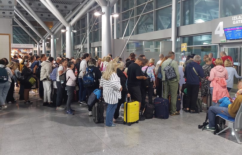 Fél nap várakozás után törölte járatát a Wizz Air, több utas is a montenegrói reptéren rekedt