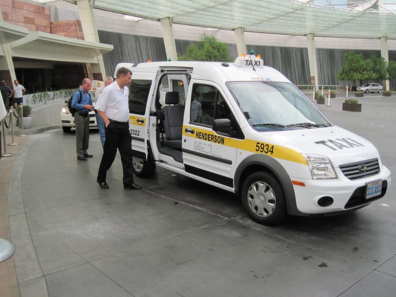 Kétszázezer dollárt vitt vissza egy becsületes taxis
