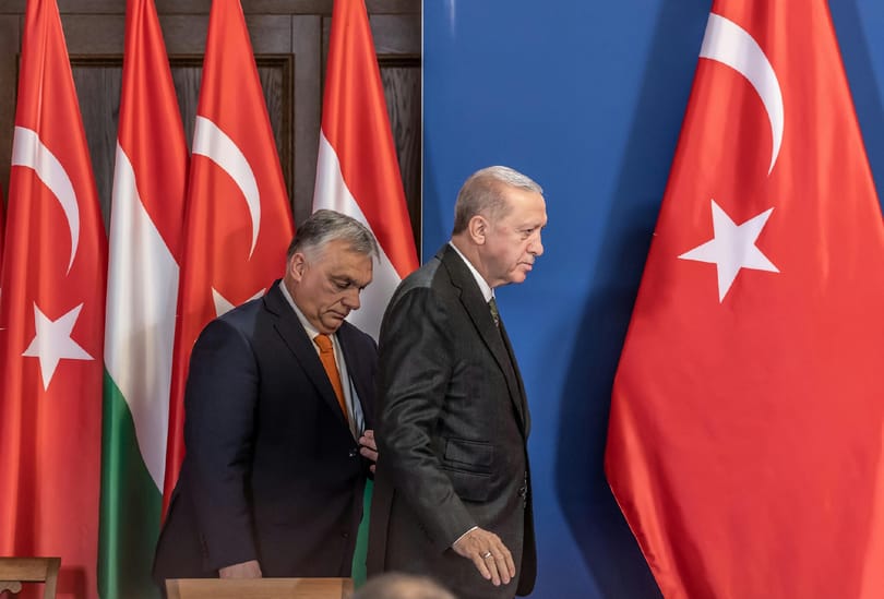 Az orbáni „diplomácia”, az MSZP és a Párbeszéd utolsó napjai – SzavazóFülke #4