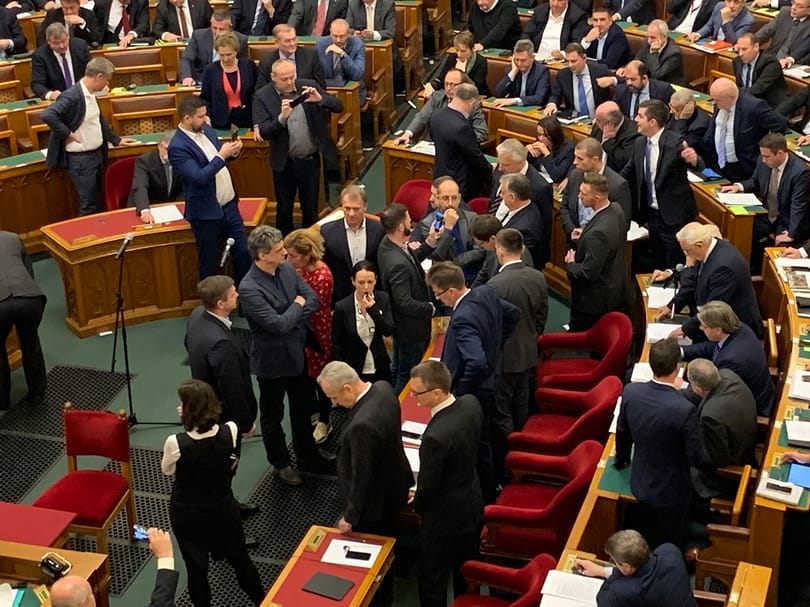 Fotón az Orbán mögött álló két állítólagos TEK-es