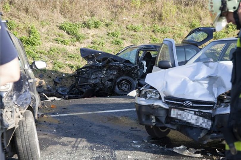 Fotók: Durva baleset volt délelőtt a 7-esen