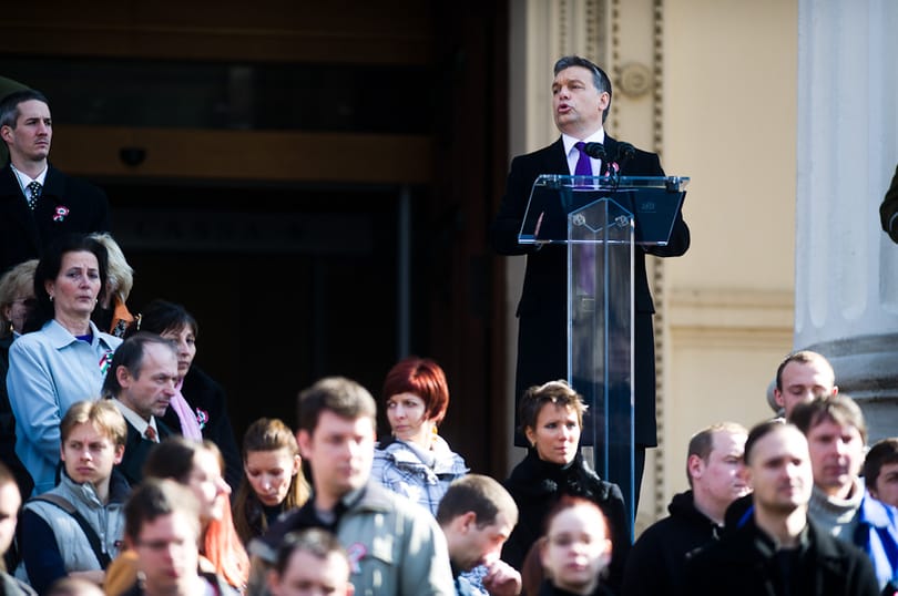 Többen rosszul lettek Orbán beszéde alatt