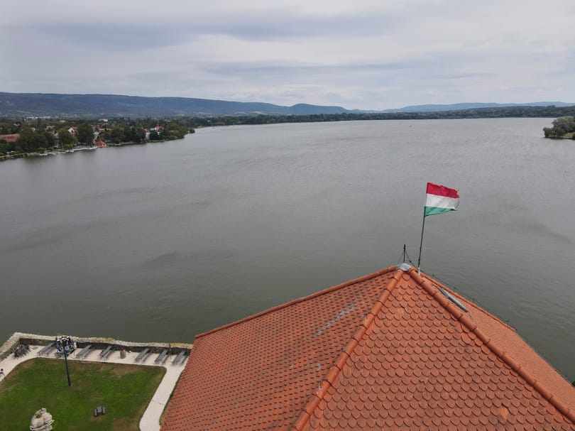 Többen szavaztak Tatán a luxushotel ellen, mint a fideszes polgármester mellett a választáson