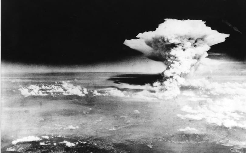 Atombombára vágyók, hidegháborús érzések, Brad Pitt és egy híd II. Erzsébet emlékére