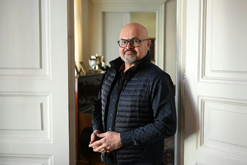 12 évig élhetett egy magyar kastélyban, aztán beengedte Curtist, és az állam azonnal kirúgta