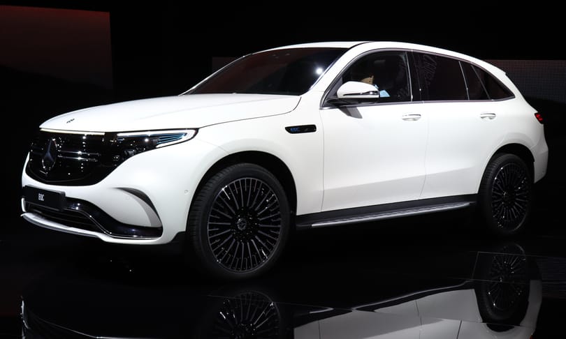 Itt a Mercedes első Tesla-rivális modellje: beültünk a most leleplezett EQC villanyautóba