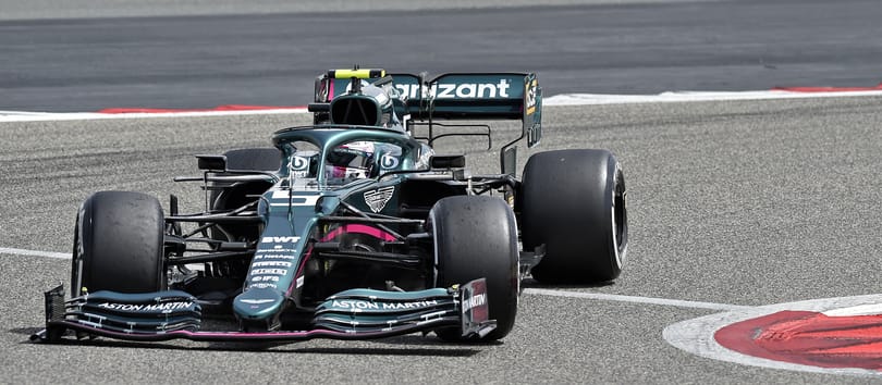 Bond-lányról nevezte el idei autóját Sebastian Vettel