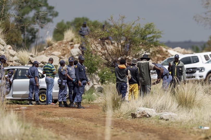 Négyezer illegális bányász maradt étlen-szomjan a föld alatt Dél-Afrikában