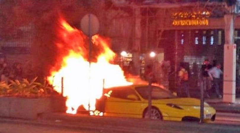 Előbb terrormerényletet, majd Ferrari-tüzet élt túl egy hongkongi férfi