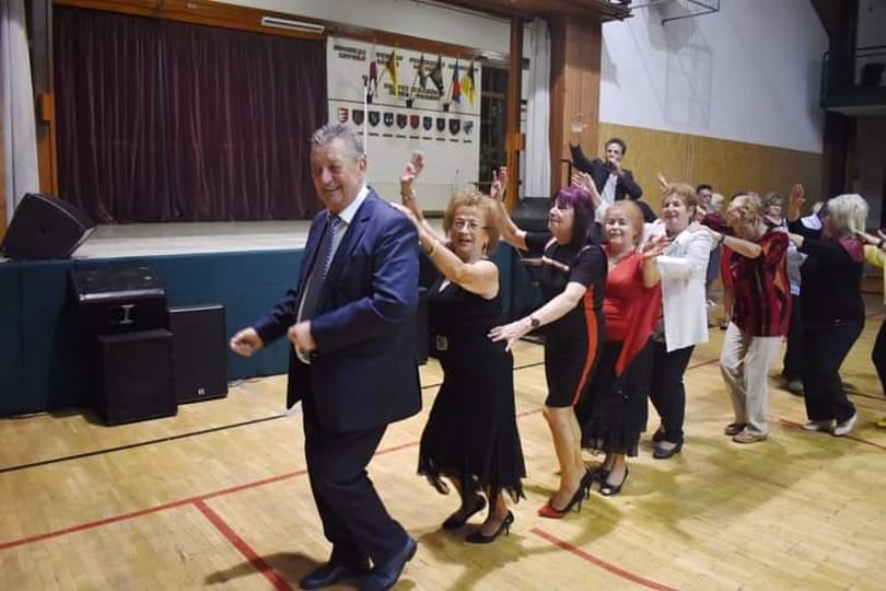 A „győzelem sínpárján” vonatozik a nagykőrösi fideszes polgármester, kép is készült róla