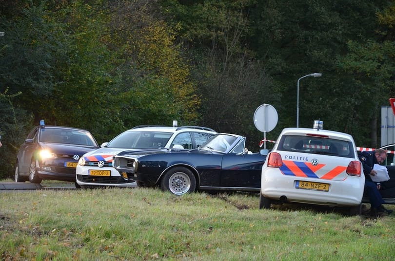 Veterán Pontiac sportkocsit hajszoltak a holland zsaruk - fotók