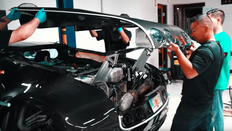 Videó: Annyiba kerül a Bugatti Veyron olajcseréje, mint egy új autó