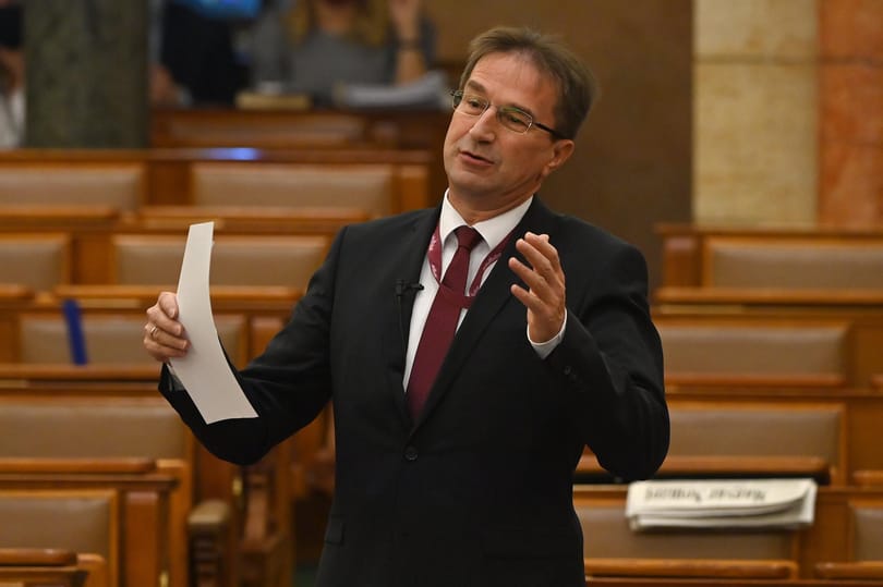 Völner-ügy: nem sietnek tisztázni magukat a tárcák a korrupciógyanú alól