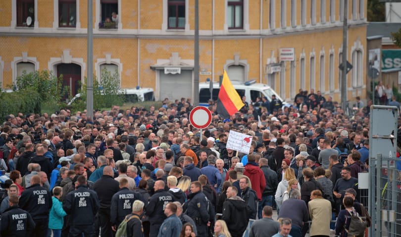 Megint tüntettek a bevándorlók ellen Chemnitzben, most ezren vonultak az utcákra