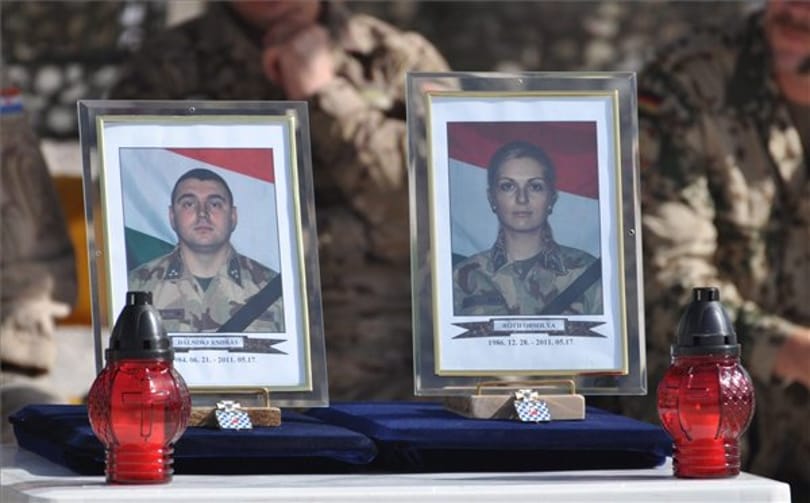 Hazahozták az Afganisztánban meghalt magyar katonák földi maradványait