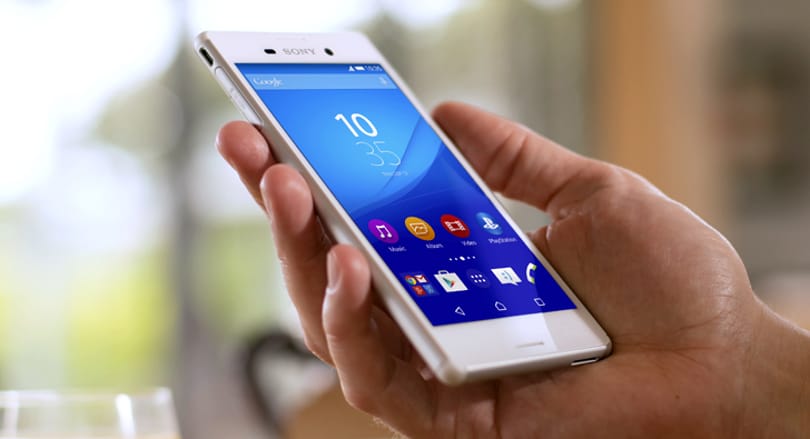 Itt a Sony kompromisszummentes, vízálló, megfizethető okostelefonja