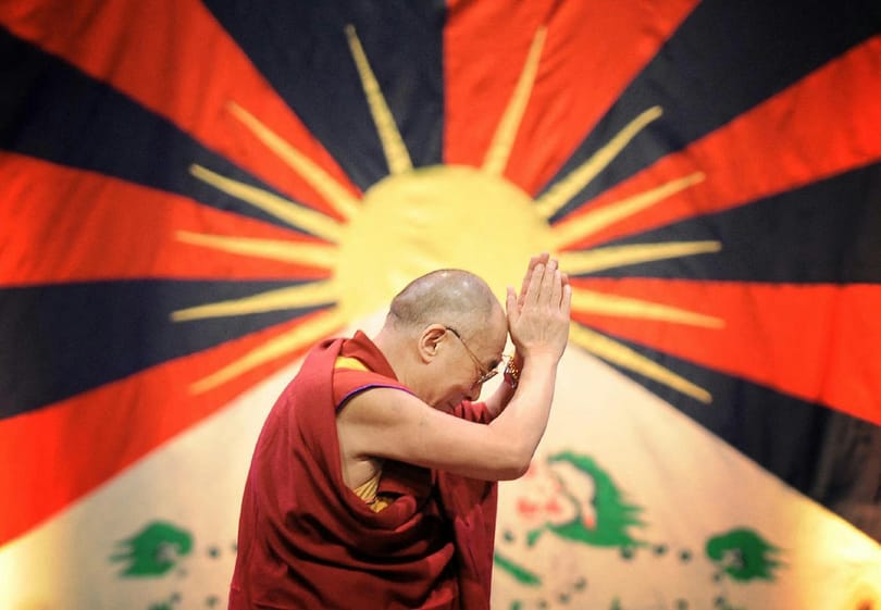 A ma 90 éves dalai láma a tibeti buddhizmus ősi bölcsességét az emberiség közkincsévé tette