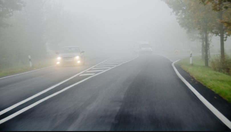 Jön a ködlámpás szezon, akár bírság is lehet belőle, ha feleslegesen használjuk