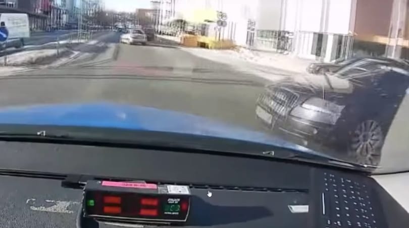 Mentőautóval ütközött az A6-os Audi, mindent felvett a kamera – videó