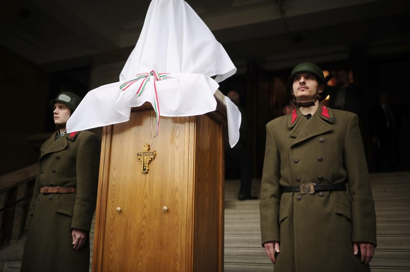 Horthy-szobor: református egyházi vezetőkhöz fordult az MSZP