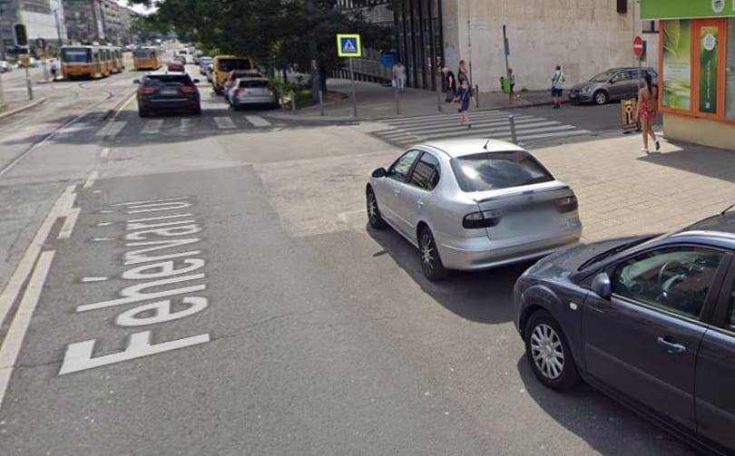 Sárga villogóval bárhol lehet parkolni?