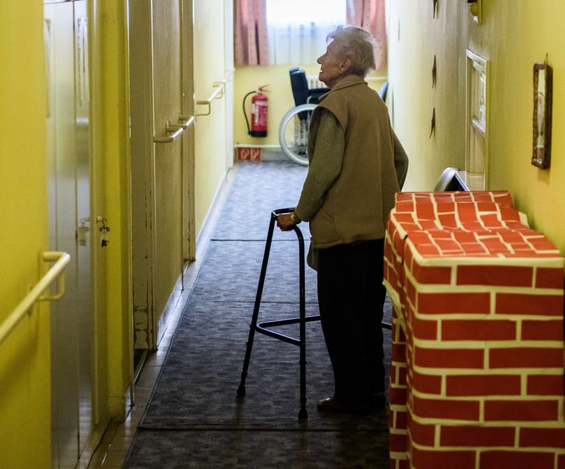 Több pénzt kapnak a nyugdíjasok, mint tíz éve, mégis többen szegények közülük