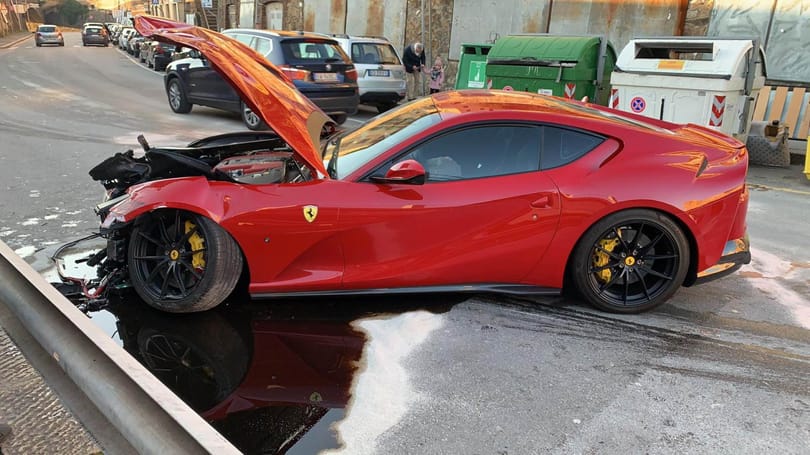 Nem volt jó ötlet az autómosóra bízni a Ferrari 812 Superfastot