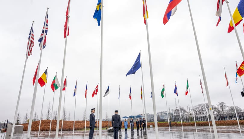A NATO-ban felvonták a svéd lobogót