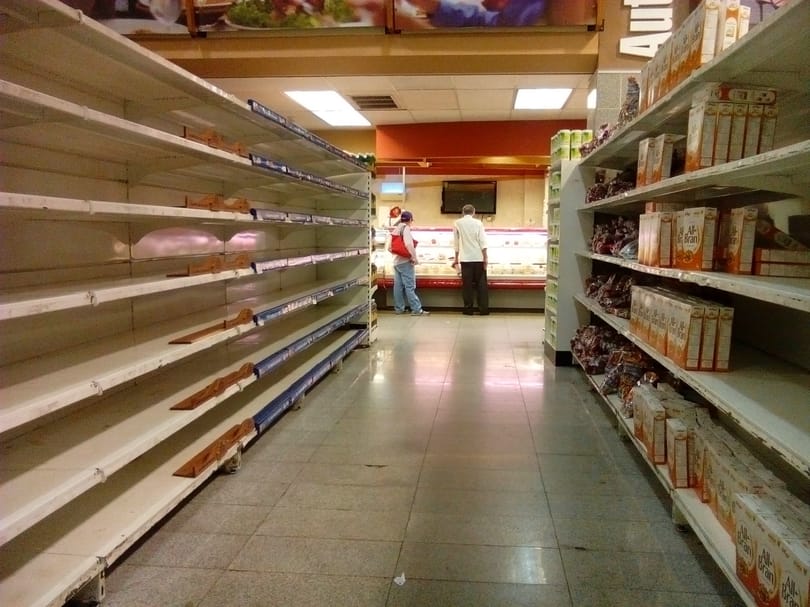 Kalasnyikovval segítik ki Putyinék az inflációban fuldokló Venezuelát