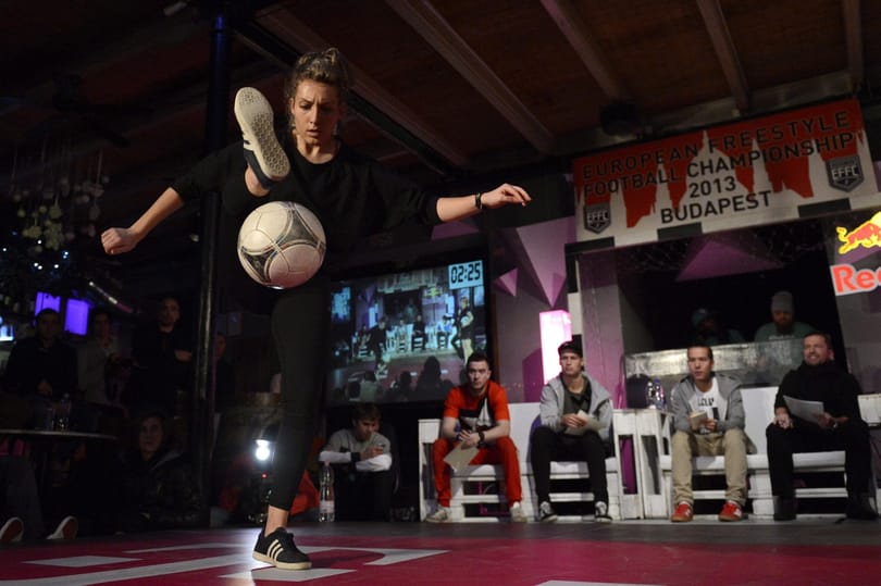 A női futballistáknak a konyhában a helyük?