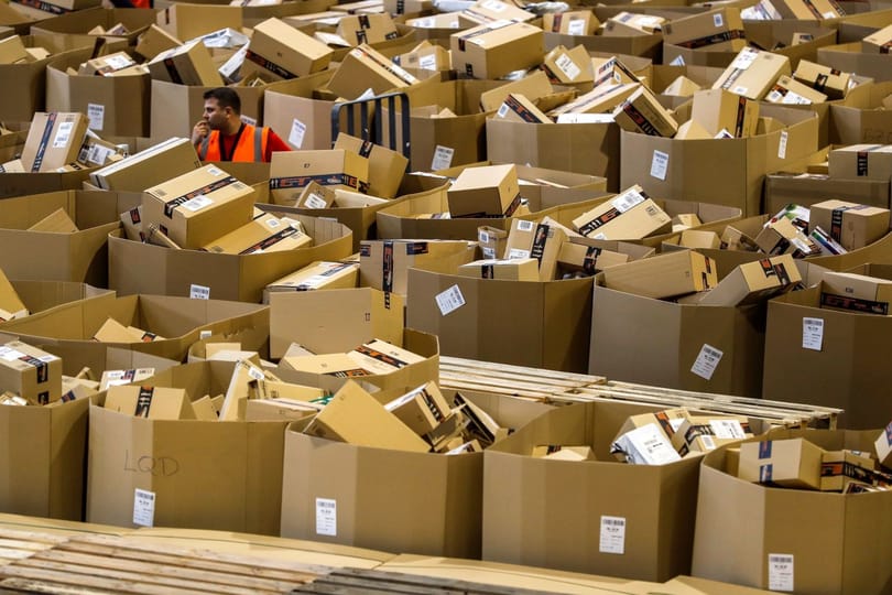 Megvadulhatott az Amazon egyik robotja, gázspray-vel fújt le 24 dolgozót