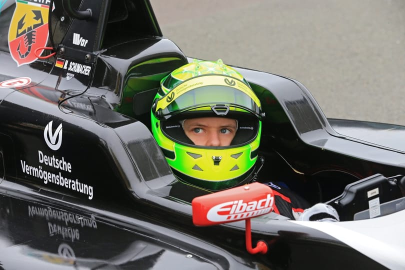 Schumacher 19 éves fia tesztpilóta lehet a Ferrarinál
