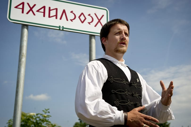 Békéscsabán is rovásírásos táblákat helyezett el a Jobbik