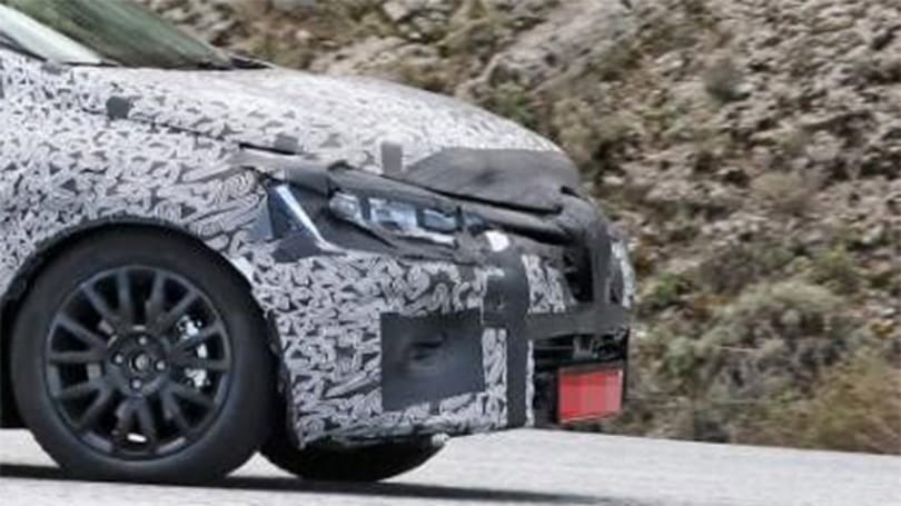Álruhában járja az utakat az új Renault Clio