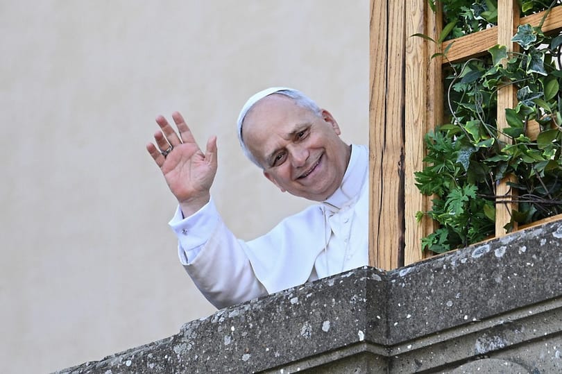 XIV. Leó pápa vakációzni ment és mindenkinek ugyanezt kívánja