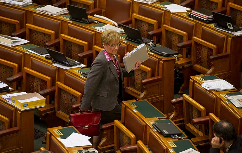 Hoffmann ma napirend előtt kér szót