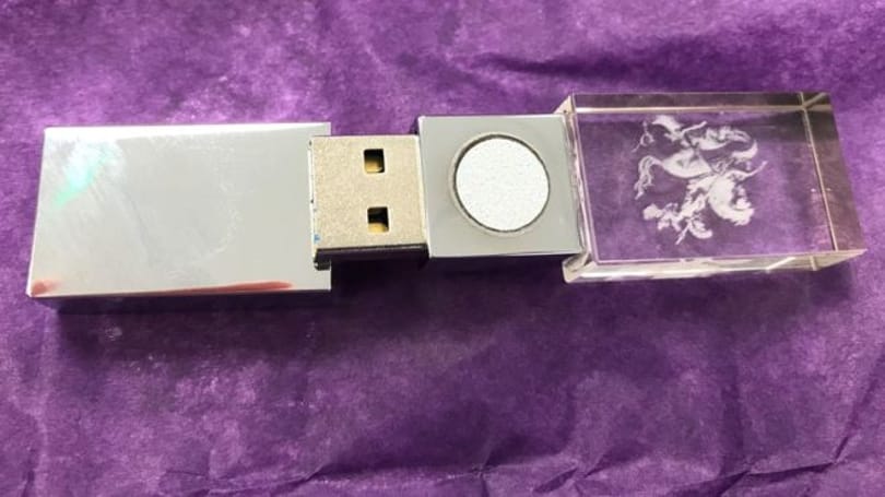 Ez az USB-kulcs állítólag megvéd az 5G-től, de nehogy megvegye, átverés az egész