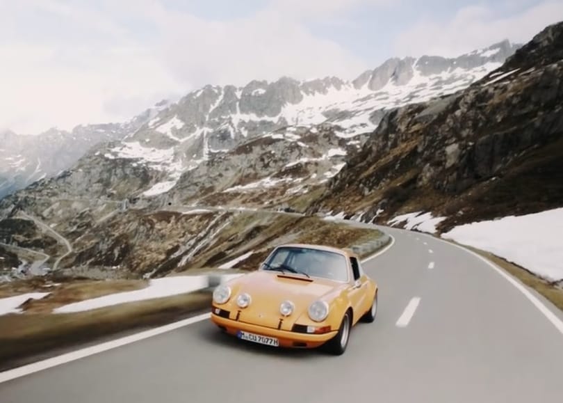 Ennyire idilli az élet kilenc Porschéval az Alpokban – videó