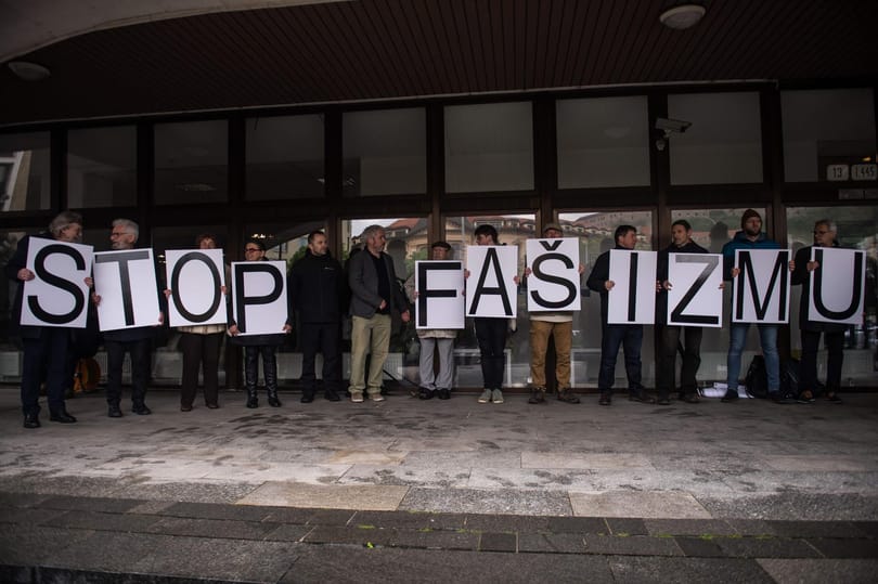 Szeretettel Pozsonyból: A karácsonyi üdvözlet a szélsőjobb megerősödéséről szól