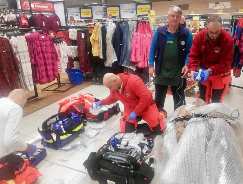Az eladók segítettek újraéleszteni egy vásárlót a debreceni Tescóban