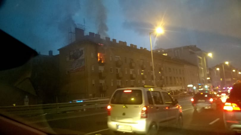 Durván lángolt egy lakás a Váci úton – fotók