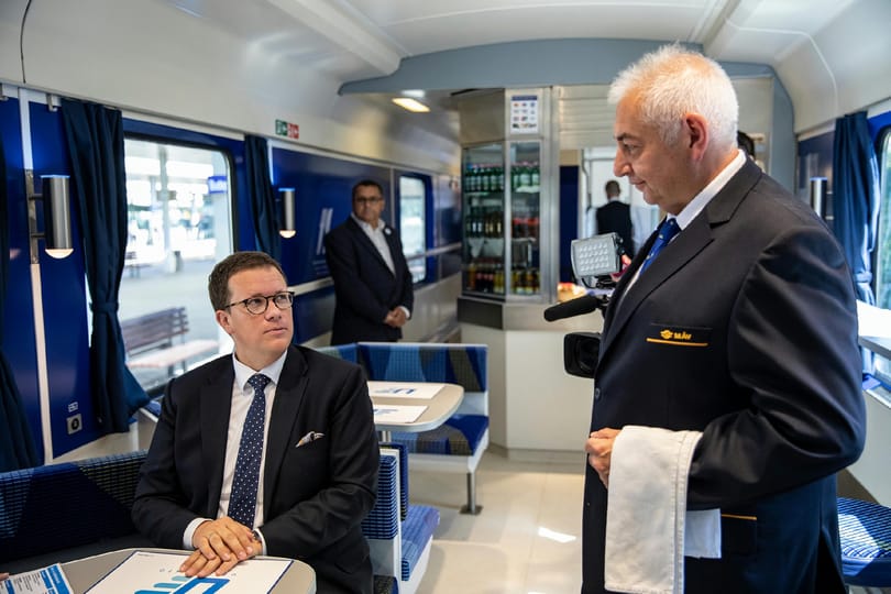 Megszólalt a MÁV-vezér, akit leváltott Lázár János