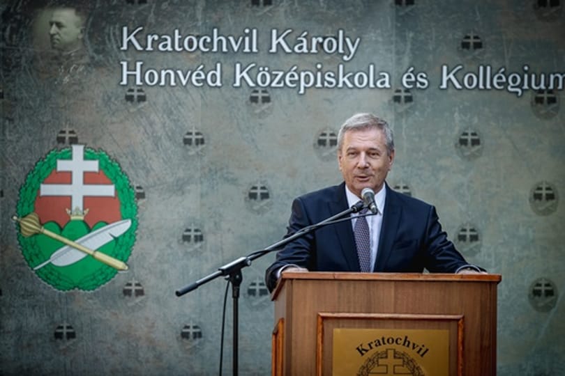 Benkő nem tud róla, hogy le akarnák váltani