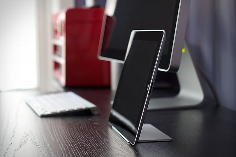 Végletekig letisztult minimalista iPad tartó
