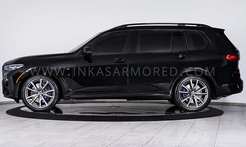 Kézigránáttól is véd a golyóálló új BMW X7