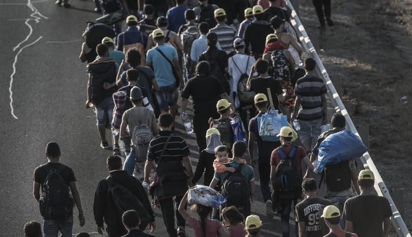 Autópálya mentén gyalogló mekeülteket toloncoltak vissza Magyarországra
